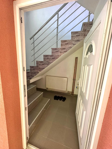 Others 2, Apartman Ejna, Sarajevo