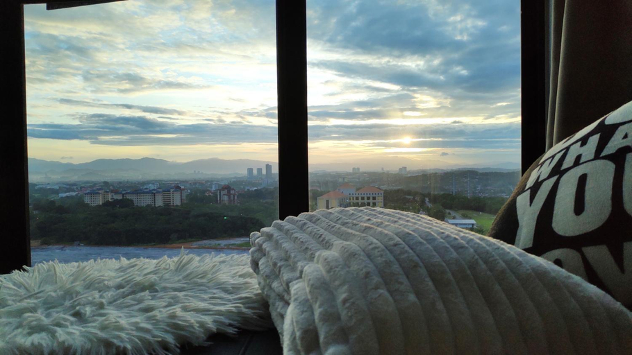Bedroom 2, Conezion Luxury 3BR for 7pax @IOI Resort Putrajaya, Kuala Lumpur