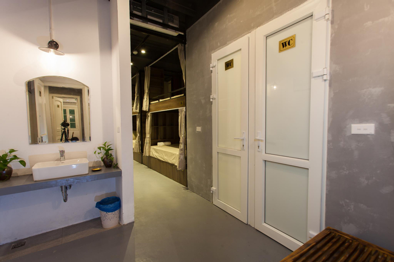 Bathroom 10