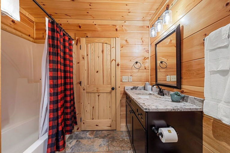 Bathroom 3, Bobcat Den, Sevier
