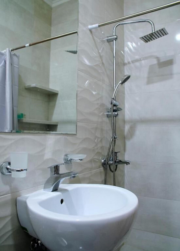 Bathroom 3, Hotel Crystall, Tbilisi