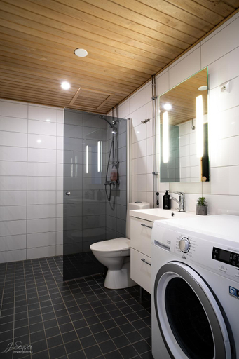 Shower 4, Westbay Inn, Ostrobothnia
