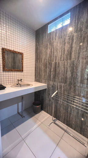 Bathroom 7