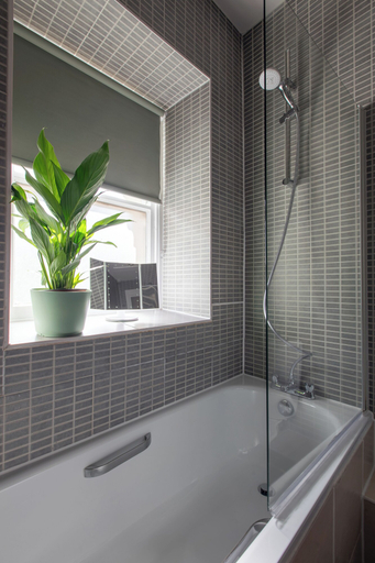 Bathroom 3, Round House Apartments, London