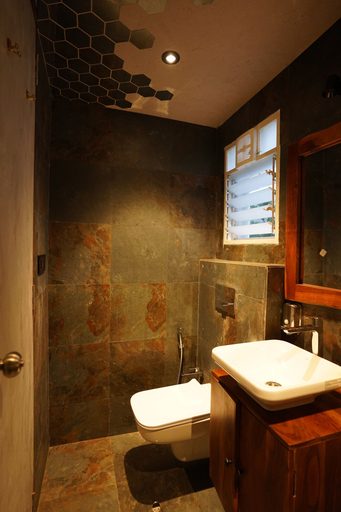 Bathroom 3, The Boat Club, Raigarh