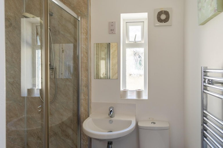 Bathroom, Deluxe Kipling Villa with Sea Views, Devon
