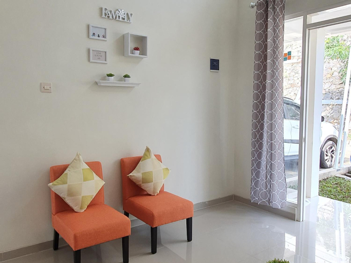 Others 3, Villa B9us Batu, Malang