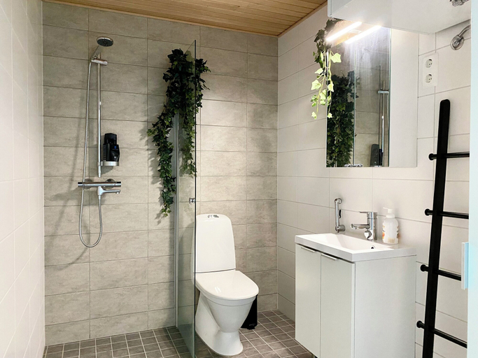 Bathroom 4, Borg Housing Travel Center, Satakunta