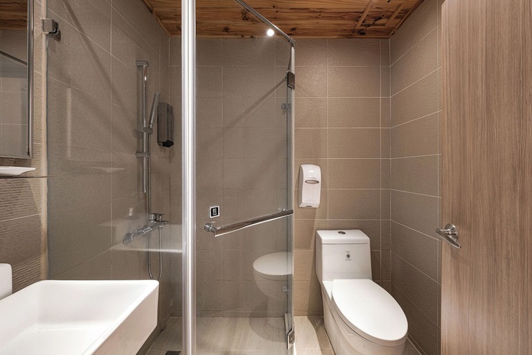 Bathroom 4, The Riverside Hotel Hengchun, Pingtung