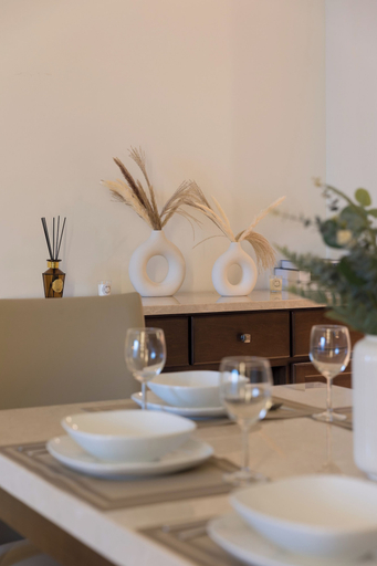 Food & Drinks 5, Spacious Elegant 3BR Urban Retreat, Dubai