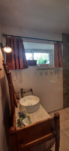 Bathroom 5, Les jardins de Nanine, Corrèze