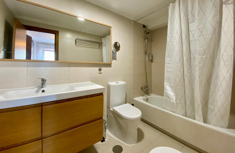 Bathroom 3, SOL 22, Pontevedra