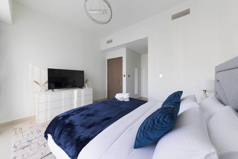 Bedroom 3, Spacious Elegant 3BR Urban Retreat, Dubai