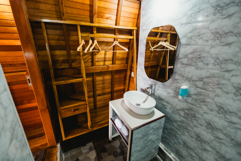 Bathroom 14