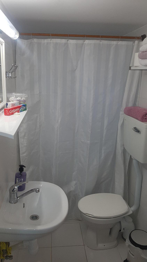 Bathroom 3, Zohar's Apartment