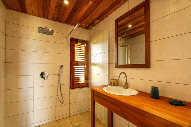 Bathroom 3, Ecolodges Puyferrat, Le Marin