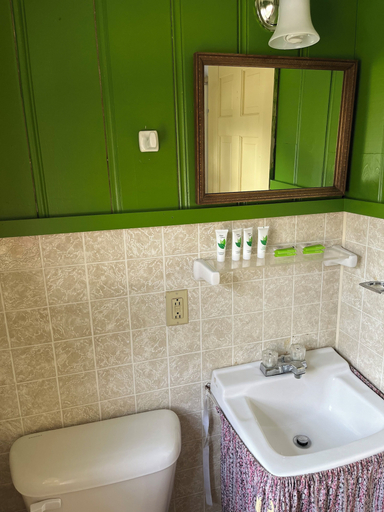 Bathroom 3, White Mountain Cottages, Carroll