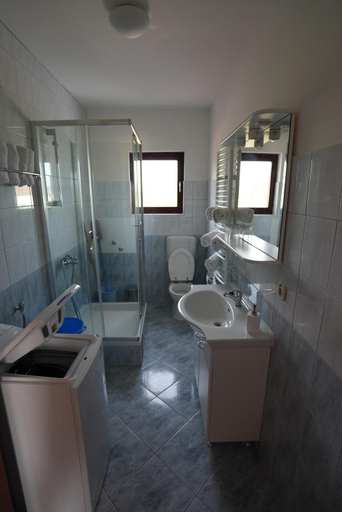 Bathroom 2, Apartments Perina, Šibenik
