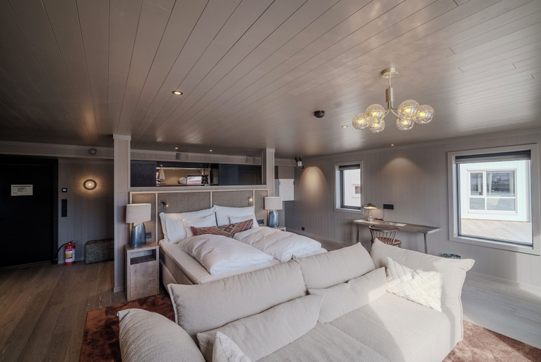 Bedroom 2, Henningsvær Bryggehotell - by Classic Norway Hotels, Vågan