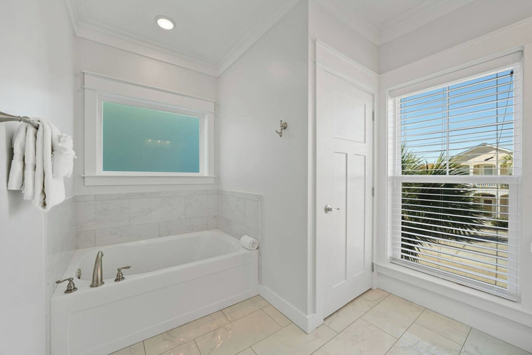 Bathroom 3, Modern House with Pool Access, Bay