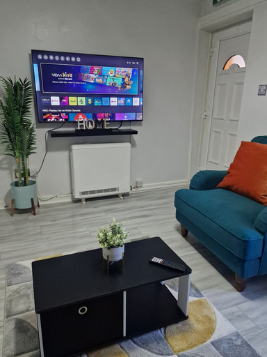 Living area 5, 1bed Home Sleeps 5 Free Parking, Central, Wifi, Birmingham