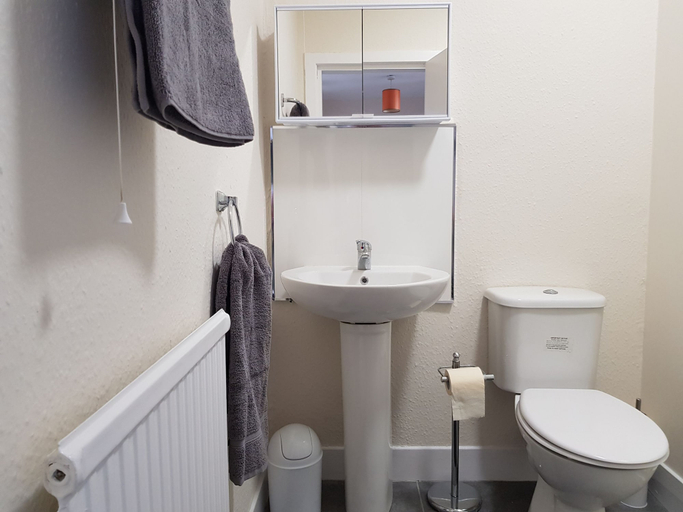 Bathroom 3, Charlotte Street, South Ayrshire