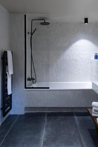 Bathroom 5, Les Etangs de Corot, Hauts-de-Seine