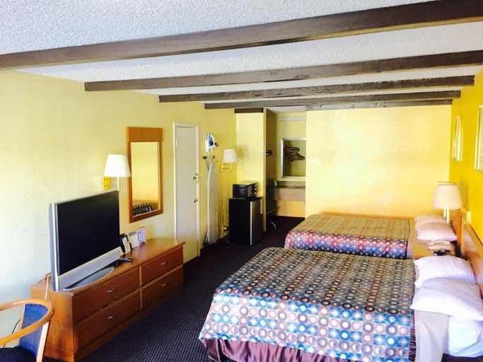 Bedroom 3, Travelodge by Wyndham New Braunfels, Comal