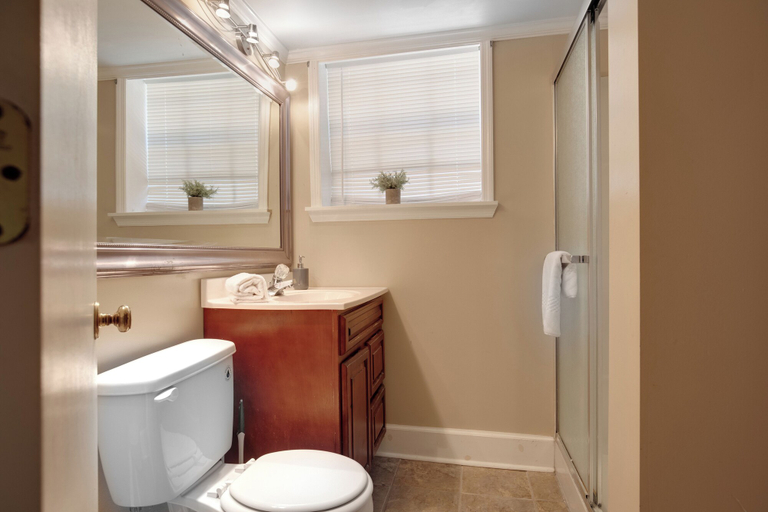 Bathroom 4, 6 BR20 Mins to Downtown Pool Maison, Jefferson