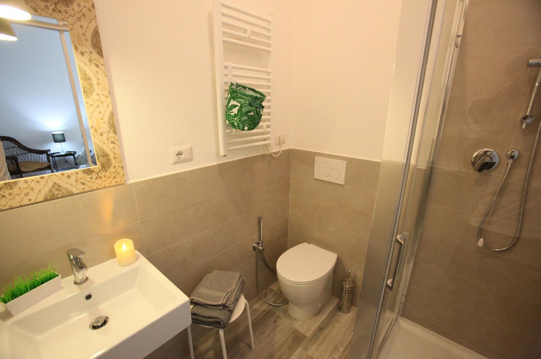 Others 2, B&B Natu, Cagliari