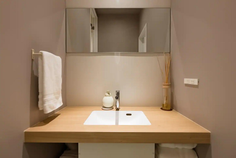 Bathroom 3, 8b HOTEL -Osaka Nishikujo APARTMENT-, Osaka