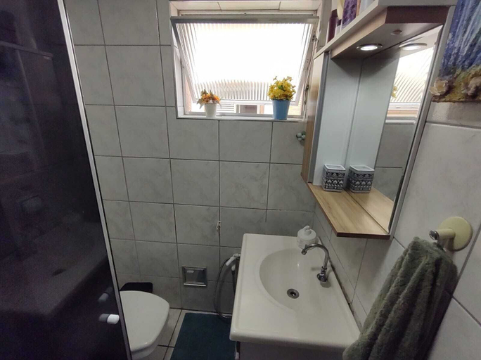Bathroom 2, Apartamento familiar e aconchegante, São Vicente