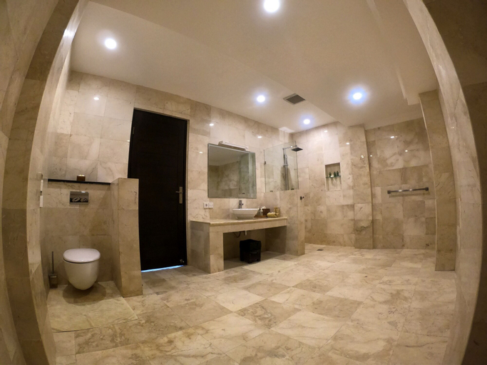 Bathroom 23