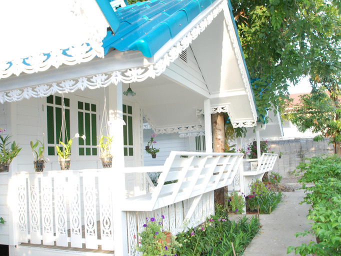 Exterior 15