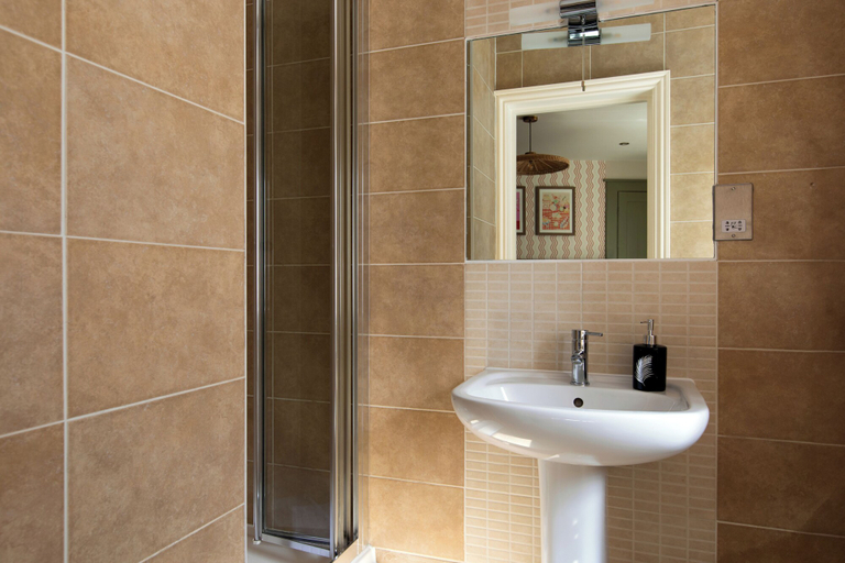 Bathroom 3, Round House Apartments, London