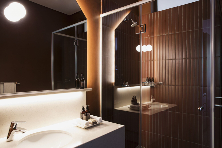 Bathroom 5, Home Suite Hotels Rosebank, City of Johannesburg