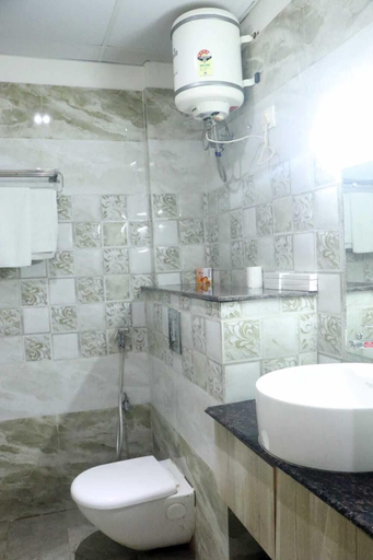 Bathroom 2, RBS Hotel & Restaurant In-Front Ram Temp, Faizabad