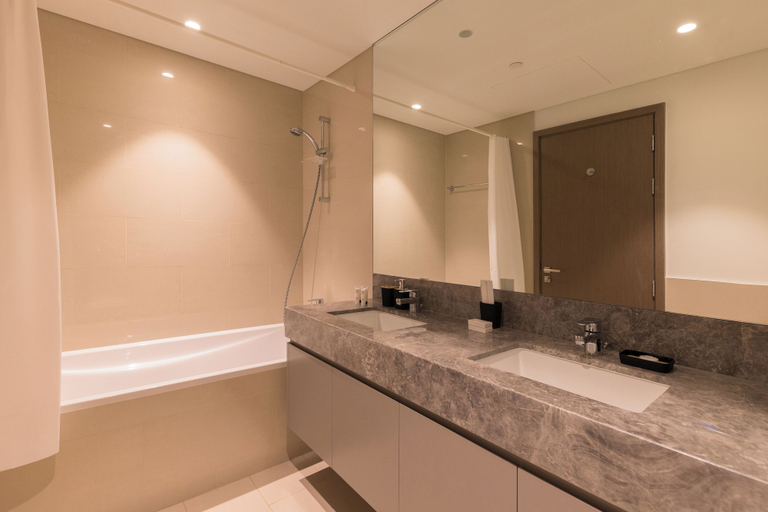 Bathroom 4, Spacious Elegant 3BR Urban Retreat, Dubai