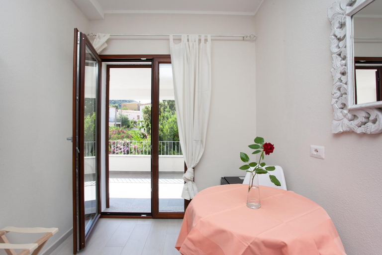 Others 4, Lu Lioni Rooms, Nuoro