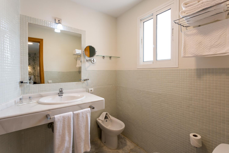 Bathroom 4, Hotel Nomadas Vejer, Cádiz