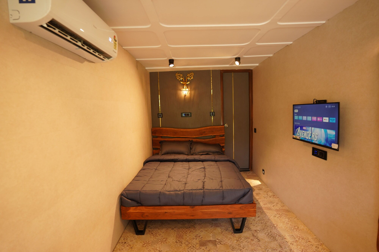 Bedroom 2, The Boat Club, Raigarh
