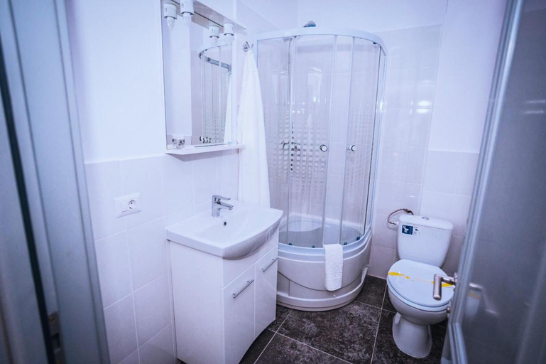 Bathroom, HOTEL GLARIS, Targu Frumos