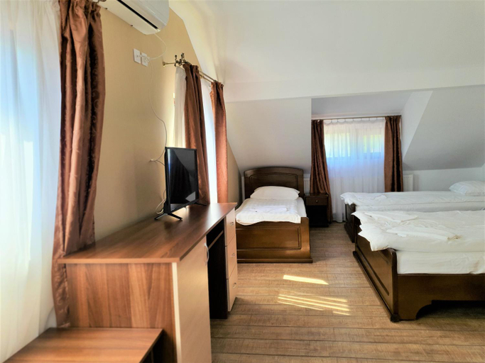 Others 5, Casa Muscelelor, Pietrosani