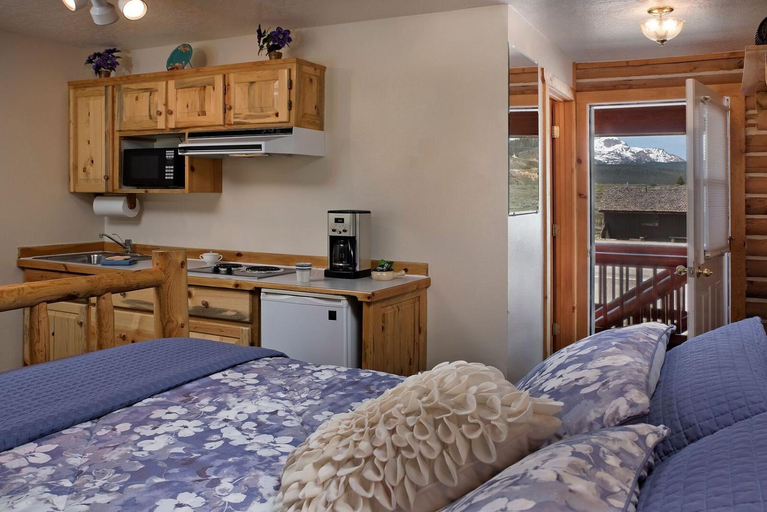 4, Redfish Riverside Inn, Custer