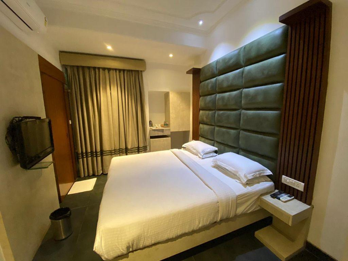 Bedroom 2, Sri Nanak Continental Hotel, West