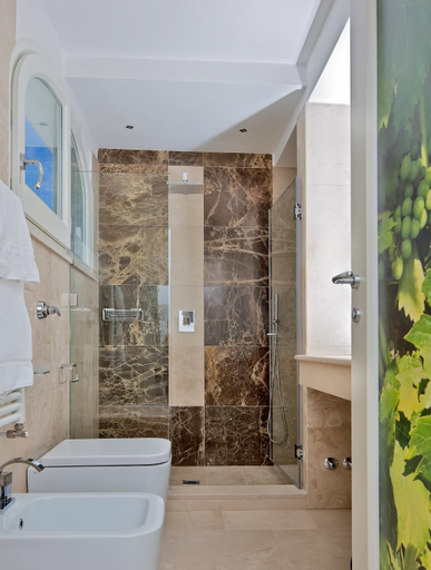 Bathroom 2, Capri Wine Hotel, Napoli