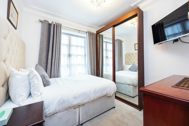Bedroom 2, Carlton Court - Mayfair, London
