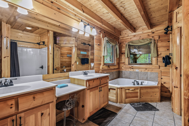 Bathroom 3, A Mountain Spirit, Sevier