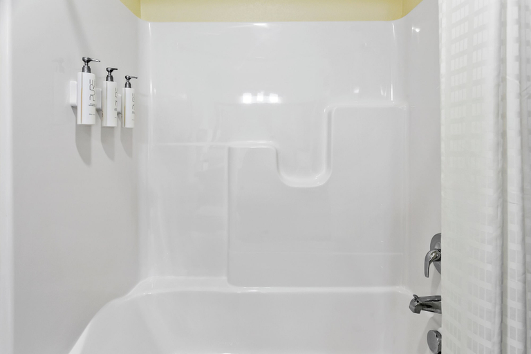 Bathroom 4, Cobblestone Hotel & Suites - Wickenburg, Maricopa