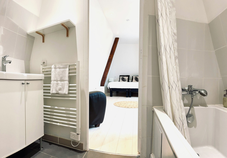 Bathroom 5, Château Côte de Nacre, Calvados